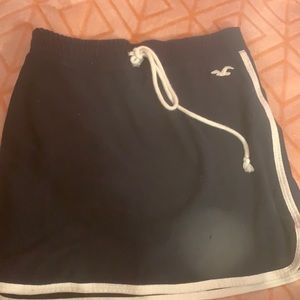 This is a navy blue hollister skirt.